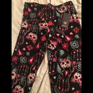 “Plus” size Lovely Boutique leggings Cat Day of the Dead style NWT